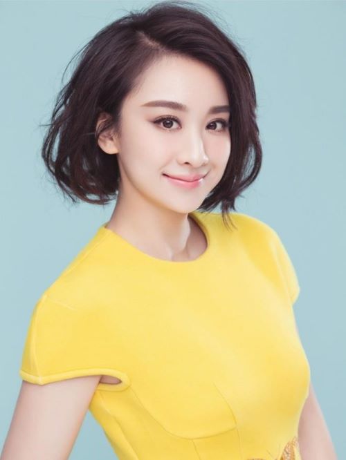 穆婷婷（Monica Mu），1984年12月23日出生于重慶，中國內地女演員。畢業(yè)于北京電影學院表演系，碩士研究生學位。
2005年，因出演張黎導演的古裝劇《錦衣衛(wèi)》踏入影視圈。2007年，因出演古裝武俠劇《楚留香傳奇》中柳無眉一角而走入大眾的視線。2011年3月，憑借電視劇《七種武器之孔雀翎》與釋小龍獲得優(yōu)酷最佳熒幕情侶獎。2012年，穆婷婷在第4屆新銳藝術人物頒獎盛典上獲得“年度新銳藝術人物獎”。2013年，主演古裝劇《天天有喜》；同年，主演古裝神話劇《新濟公活佛》。2016年，主演古裝神話劇《劉海戲金蟾》。