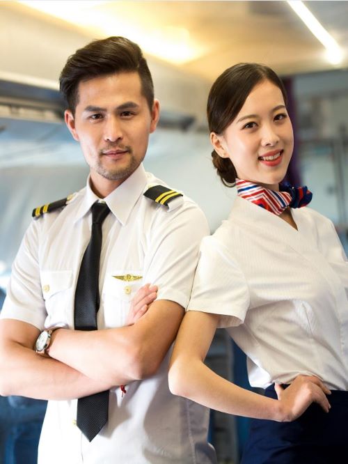 通過三大航空公司大型落地賽事全面展示中國空乘，預熱“中國空乘主播直播間”。航空公司縮圈推送空乘至“芒果主播培訓營” 進行專業(yè)培訓，爭奪直播間名額 進行直播間帶貨實操，累積“飛行時長”。最終推出“中國空乘主播天