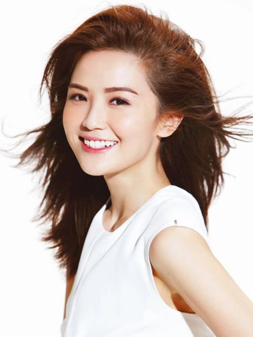 蔡卓妍代言,蔡卓妍代言費(fèi),蔡卓妍形象代言,蔡卓妍廣告代言,蔡卓妍明星代言
蔡卓妍（Charlene Choi），藝名阿Sa，1982年11月22日出生于加拿大溫哥華，華語(yǔ)女歌手、演員，中國(guó)香港女子演唱組合Twins成員。
2000年，簽約英皇娛樂(lè)集團(tuán)有限公司，并于同年出演個(gè)人首部電影《自從他來(lái)了》。2001年5月18日，與鐘欣潼組成女子演唱組合Twins，從而進(jìn)入演藝圈，并推出組合首張同名EP《Twins》。2003年，憑借歌曲《下一站天后》在華語(yǔ)樂(lè)壇走紅。2005年3月，推出組合首張國(guó)語(yǔ)專(zhuān)輯《見(jiàn)習(xí)愛(ài)神》。2007年，憑借電影《戲王之王》提名第27屆香港電影金像獎(jiǎng)最佳女主角獎(jiǎng)，并獲得第12屆香港電影金紫荊獎(jiǎng)“最佳女主角獎(jiǎng)”與“最受歡迎女主角獎(jiǎng)”。2015年，憑借電影《雛妓》提名第34屆香港電影金像獎(jiǎng)最佳女主角獎(jiǎng)，并獲得第6屆澳門(mén)國(guó)際電影節(jié)最佳女主角獎(jiǎng)。2019年，主演劇情片《非分熟女》。