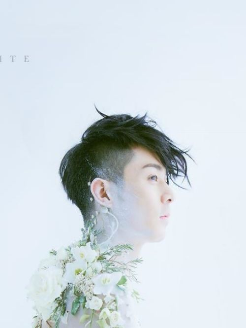 《WHITE》專(zhuān)輯