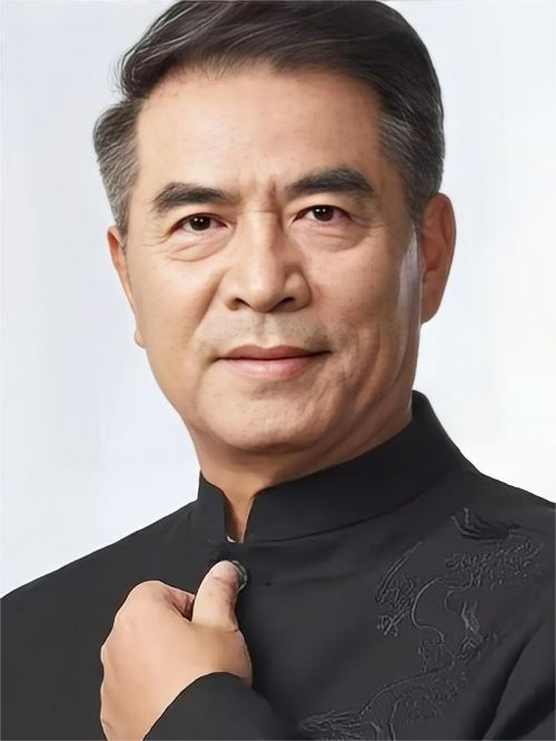 廖京生代言,廖京生代言費,廖京生形象代言,廖京生廣告代言,廖京生明星代言
廖京生，1955年7月4日出生于北京，祖籍江西奉新，中國內(nèi)地影視男演員。
1983年參演個人首部電視劇《巧哥們》從而進(jìn)入演藝圈。1990年主演劇情片《劍吼長城東》。1998年出演反腐劇《人間正道》。2000年因在劇情片《生死抉擇》中飾演的楊誠一角獲得關(guān)注。2001年參演懸疑劇《白色陷阱》。2007年主演商戰(zhàn)劇《歲月風(fēng)云》。2012年主演電視劇《阿丕書記》。2015年參演年代劇《歲月如金》。2020年5月8日，主演的文化扶貧生活輕喜劇《遍地書香》在北京衛(wèi)視播出。