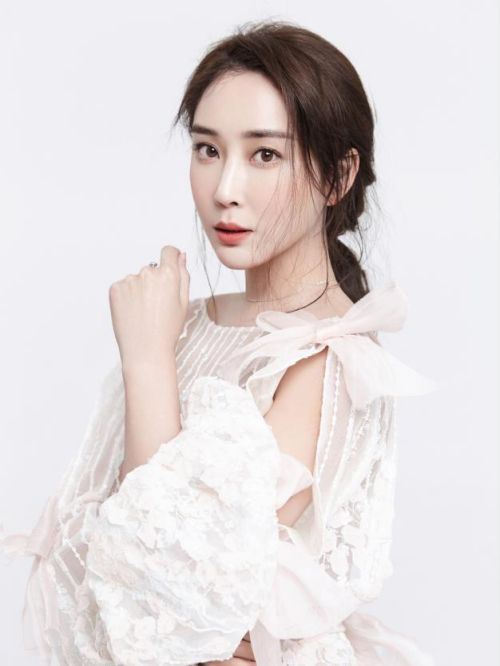 《時(shí)尚畫(huà)報(bào)》雜志