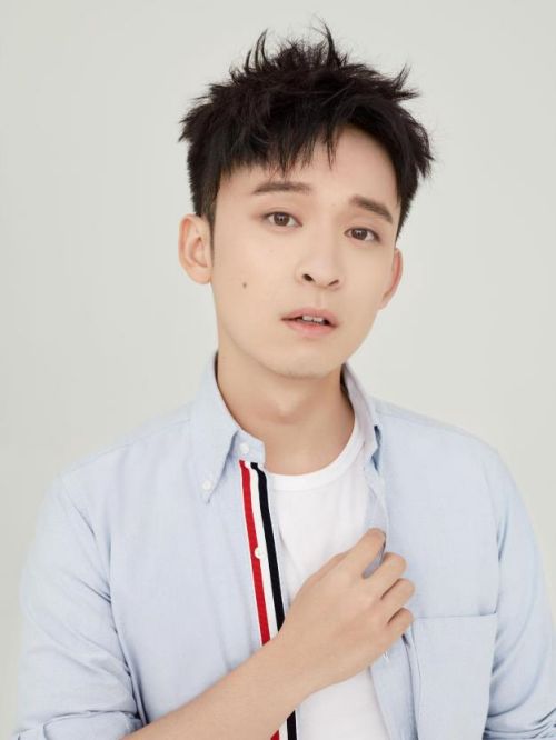 董子健代言費,明星代言費,董子健廣告代言,董子健明星代言,董子健形象代言13466609726,咨詢明星代言費用,董子健廣告形象代言價格,明星肖像代言多少錢請聯(lián)系萬事成傳媒。
