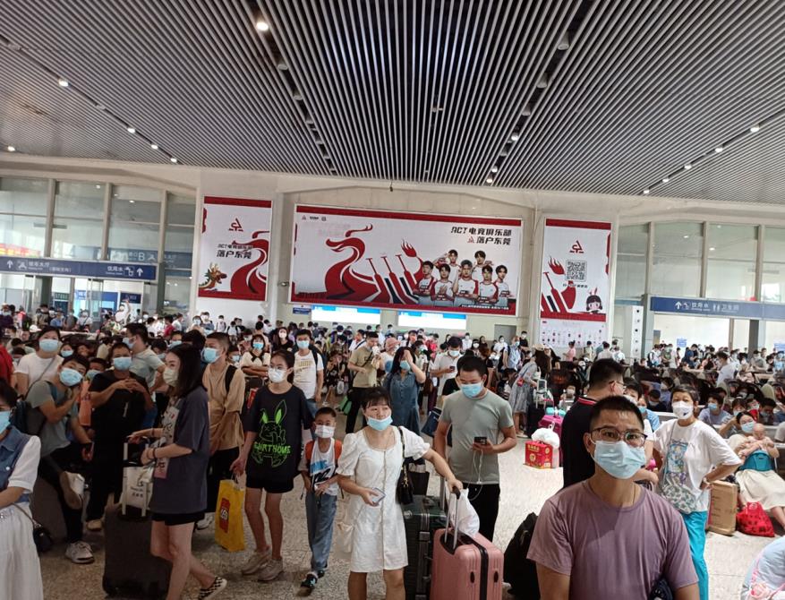 東莞高鐵站廣告,東莞虎門站高鐵燈箱廣告,萬事成傳媒
