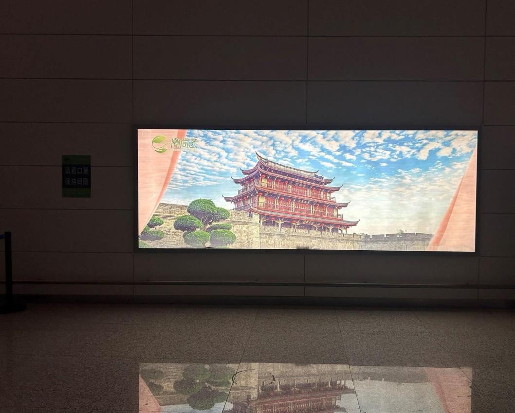 揭陽潮汕機(jī)場燈箱廣告.jpg