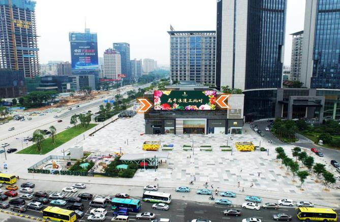 東莞南城海德廣場(chǎng)正門(mén)led廣告.jpg