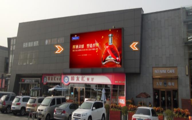 東莞松山湖萬(wàn)科生活廣場(chǎng)led廣告.jpg