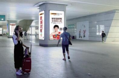 廈門高鐵包柱燈箱廣告.jpg