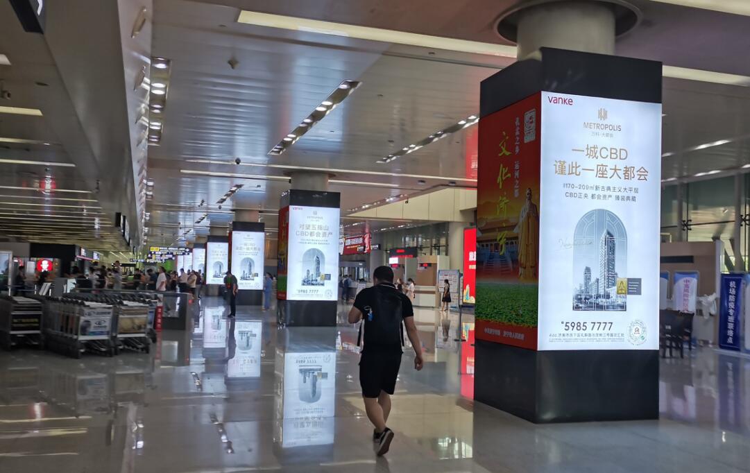 濟(jì)南機(jī)場(chǎng)包柱燈箱廣告.jpg